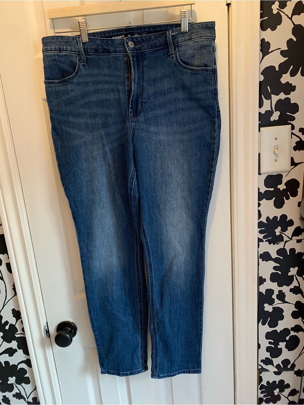 Old Navy Women's Dark Blue straight leg Jeans classic essentials
